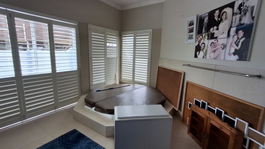 3 Bedroom Property for Sale in Boggomsbaai Western Cape